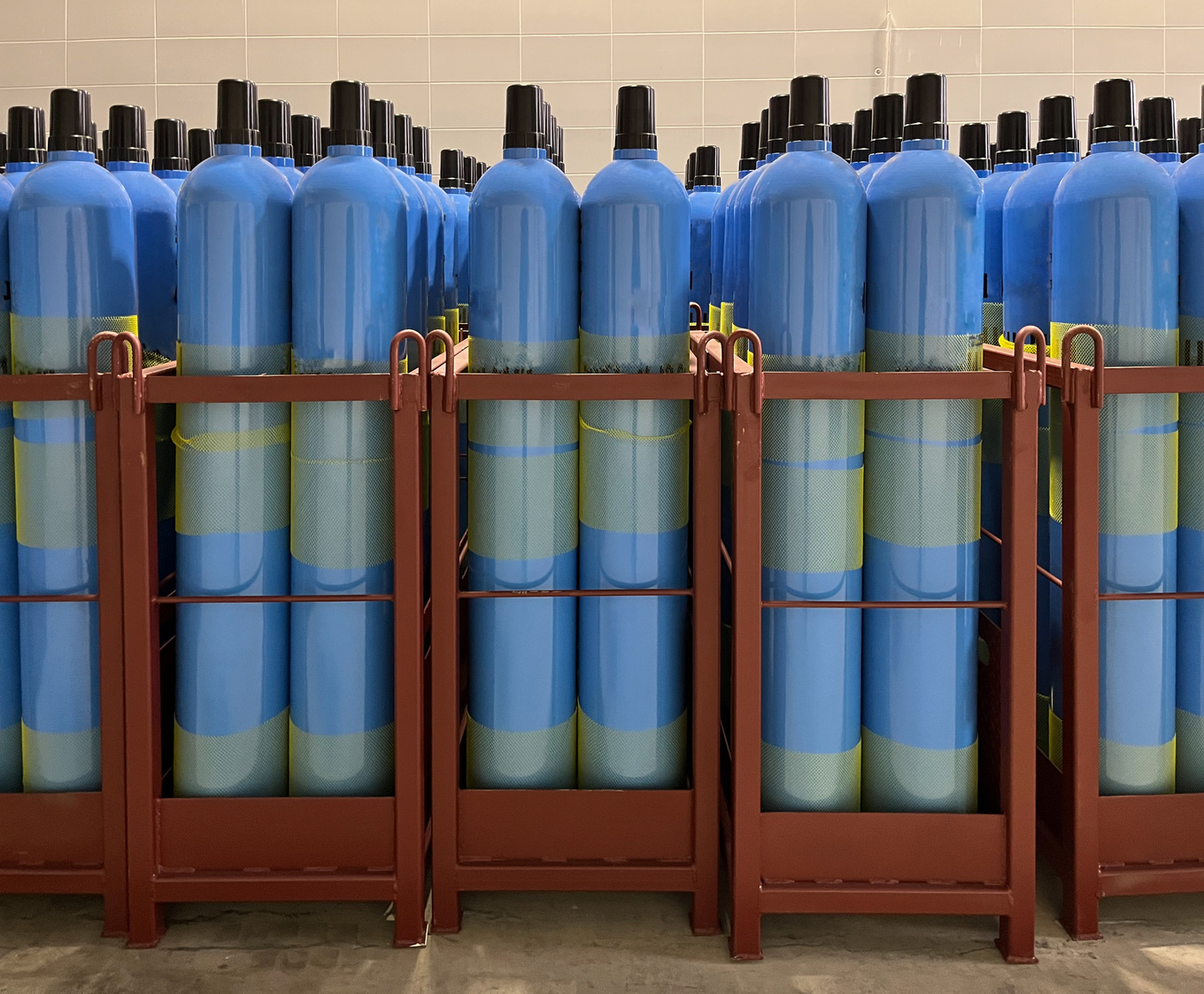 Filling of cylinders with medical gaseous oxygen to provide hospitals with oxygen